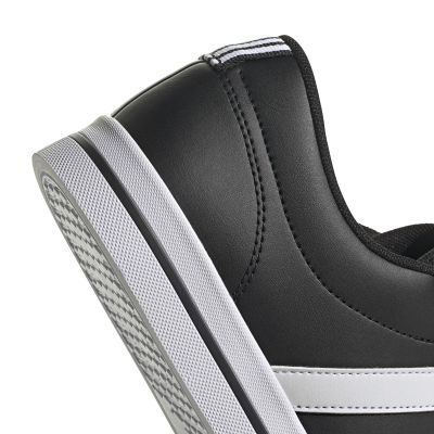 H02210_8_FOOTWEAR_Photography_Detail View 1_white.jpg